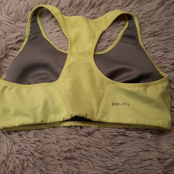 Nike Fluorescent Sports Bra Size Small - Picture 5 of 6